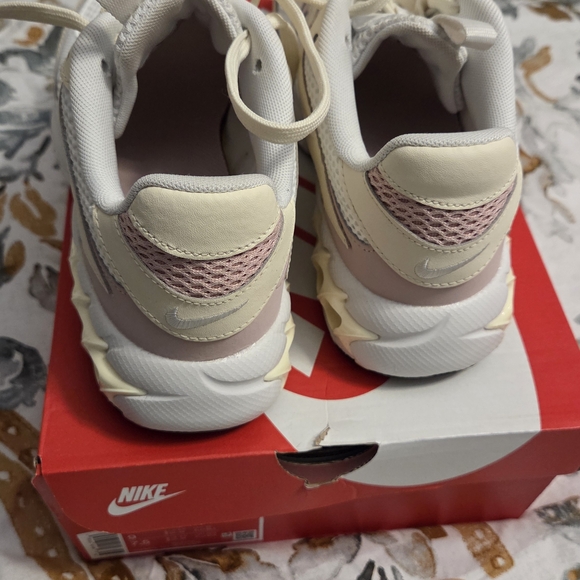 Nike Zoom Air Fire Women's White and Cream Sneakers - Picture 6 of 10
